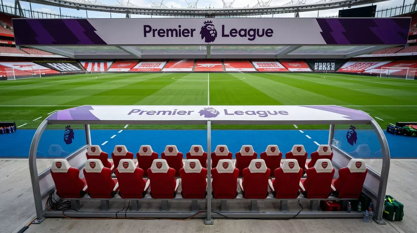 Banquillo de jugadores vacío en un estadio de la Premier League antes de un partido